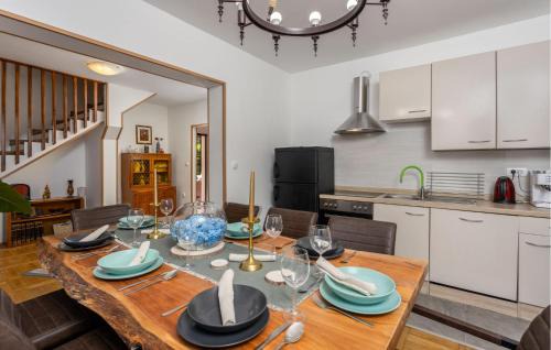 Delnice House | Lovely Home In Brod Na Kupi With Kitchen