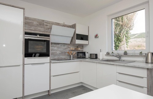 Donji Prolozac House | Lovely home in Donji Prolozac with WiFi