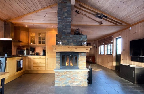 Tokke House | Lovely home in Dalen with sauna