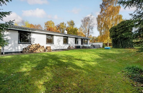 Farvang House | Lovely home in Fårvang with WiFi