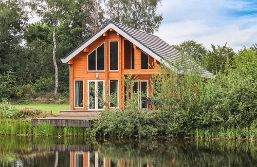 Heel House | Lovely home in HEEL with WiFi