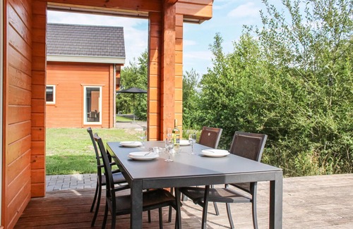 Heel House | Lovely home in HEEL with WiFi