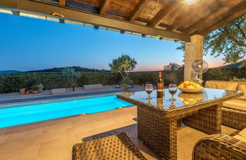 Sibenik House | Lovely home in Jadrija with WiFi