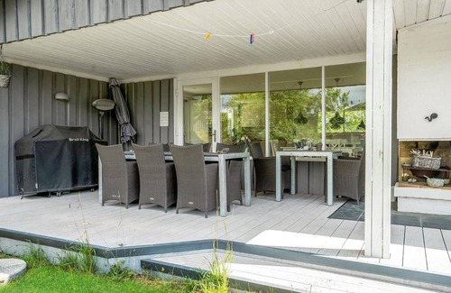 Juelsminde House | Lovely home in Juelsminde with kitchen