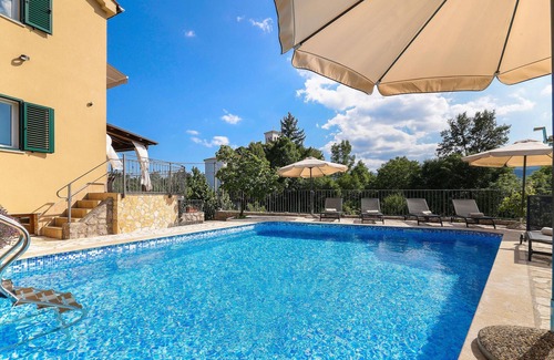 Veli Brgud House | Lovely home in Jurdani with sauna