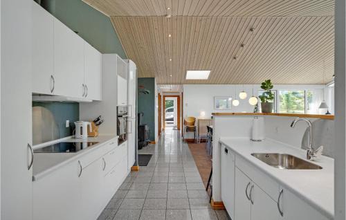 Skødshoved Strand House | Lovely Home In Knebel With Sauna