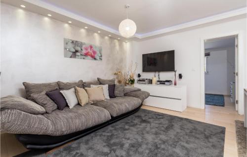 Kolanjski Gajac House | Lovely Home In Kolanjski Gajac With Wifi