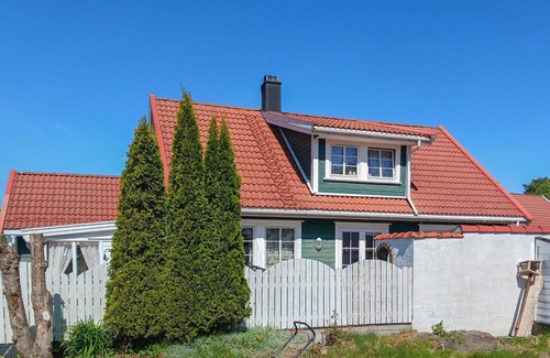 Lillesand House | Lovely home in Lillesand with sauna