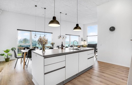 Hjarbæk House | Lovely home in Løgstrup with WiFi