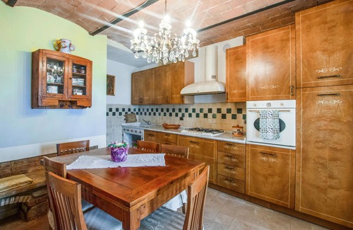 Mazzolla House | Lovely home in Mazzolla with WiFi