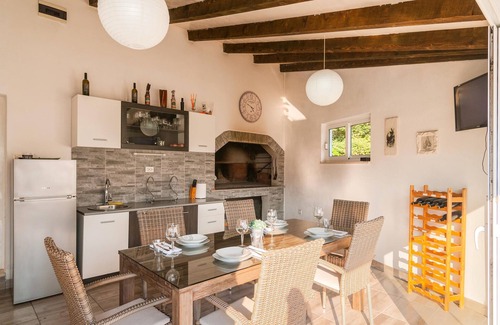 Neoric House | Lovely home in Neoric with kitchen
