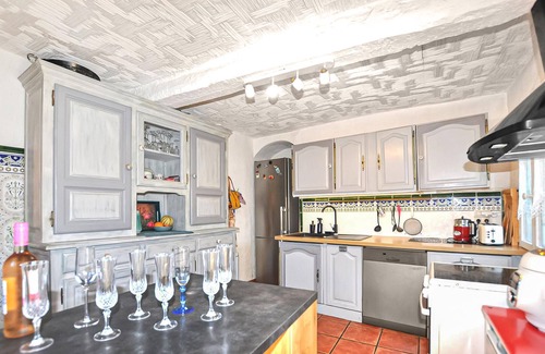 Oms House | Lovely home in Oms with WiFi