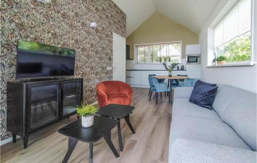Oosterwolde House | Lovely Home In Oosterwolde With Wifi