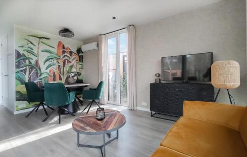 Oosterwolde House | Lovely Home In Oosterwolde With Wifi