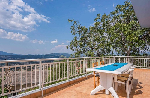Erymanthos Municipality House | Lovely home in Patra with kitchen