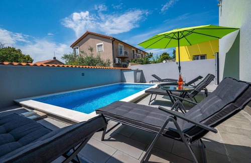 Peroj House | Lovely home in Peroj with WiFi