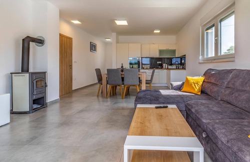Skatari House | Lovely home in Pula with WiFi