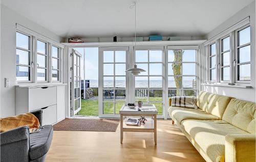 Ronde House | Lovely Home In Rønde With Kitchen