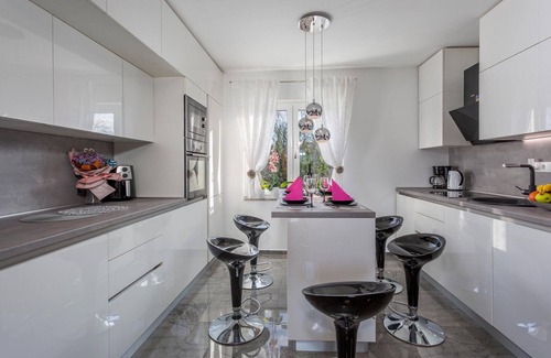 Rasopasno House | Lovely home in Rasopasno with WiFi
