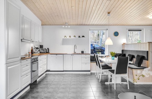 Ronde House | Lovely home in Rønde with WiFi