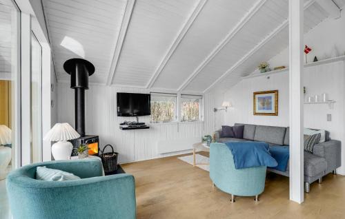 Floutrup House | Lovely Home In Roslev With Kitchen