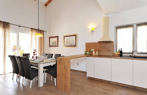 Sibenik House | Lovely home in Sibenik with WiFi