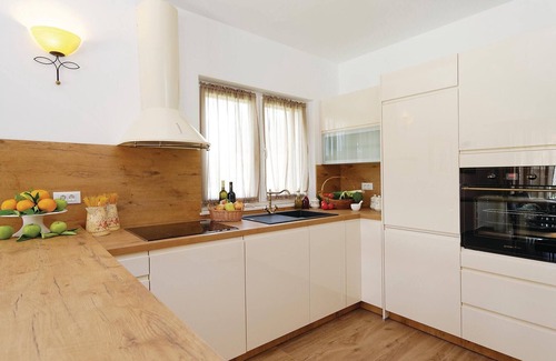 Sibenik House | Lovely home in Sibenik with WiFi