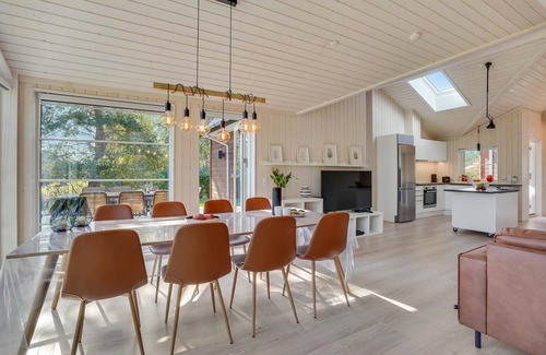 Boeslunde House | Lovely home in Skælskør with kitchen