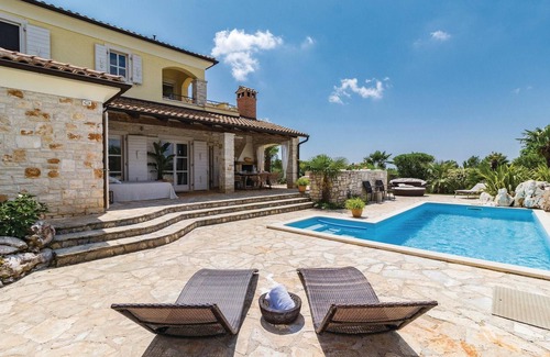 Stifanici House | Lovely home in Stifanici with WiFi