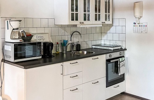 Storgardet-Tallasen-Tostero House | Lovely home in Strängnäs with kitchen