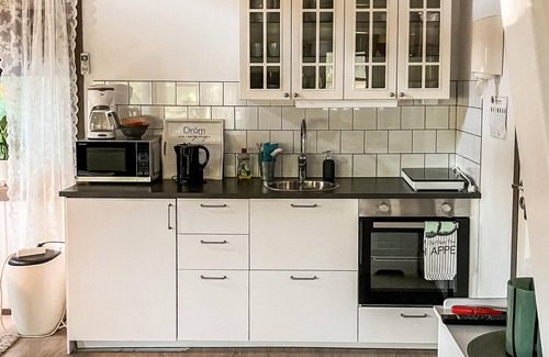 Storgardet-Tallasen-Tostero House | Lovely home in Strängnäs with kitchen