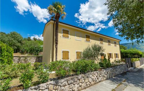 Susnjevica House | Lovely Home In Susnjevica With Kitchen