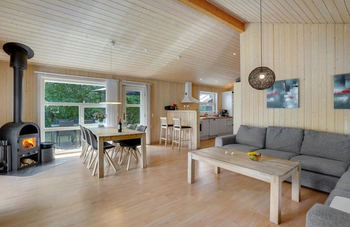 Hoensinge House | Lovely home in Vig with kitchen
