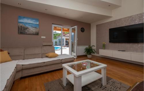 Vrgorac House | Lovely Home In Vrgorac With Sauna