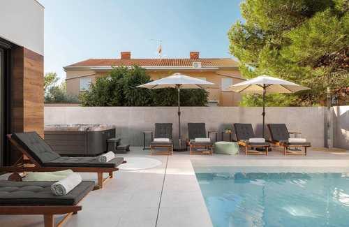 Zambratija House | Lovely home in Zambratija with kitchen