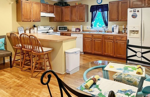 Littleton Condo | Lovely Home, Lake Access. Clean, quaint, screened porch, grill