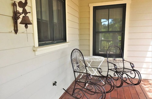 Angels Camp House | Lovely Home- near fine dining and pool area (Bret Harte Cottage)