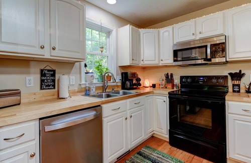 Woodfin House | Lovely Home near the river and 5 mins to downtown AVL.