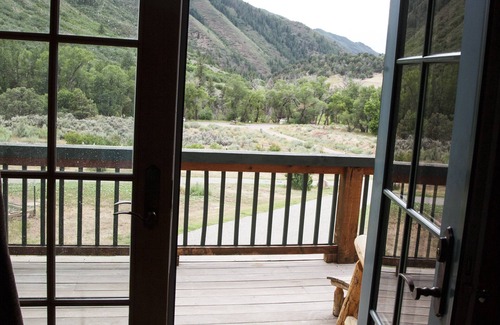 Basalt House | Lovely Home situated along the beautiful Frying Pan river.