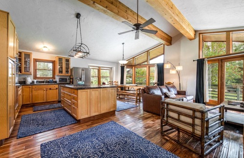 Steamboat Springs House | Lovely Home with 3 en Suites, Private HotTub with Views, Near Park/Mtn-Bus-Ski/Town Access-Dogs OK!