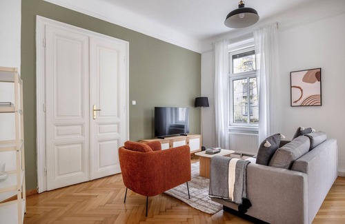 Altlerchenfeld Apartment | Lovely Josefstadt 2BR w/Elevator, by Blueground