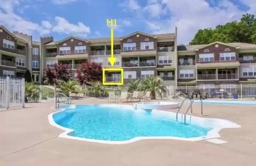 Alexander City Condo | Lovely Lake Condo with BOAT SLIP and Pool
