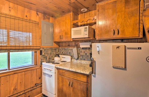 St Ignace Apartment | Lovely Lake Huron Getaway: Beach Access & Kayaks!
