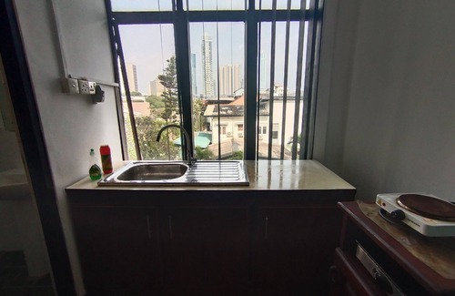 Kollupitiya Apartment | Lovely Large Studio Flat in Colombo Central