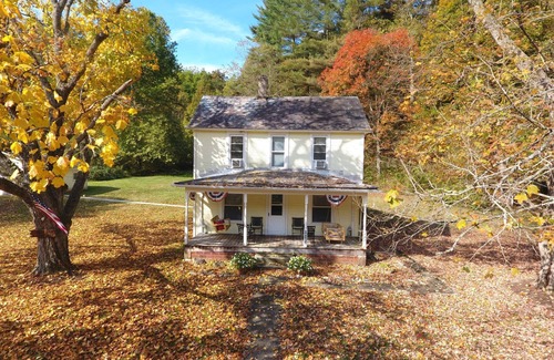 Nelsonville Cabin | Lovely Laurel Run Cottage, Hocking Hills, Hot Tub