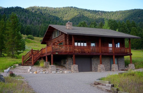 Big Sky Meadow Village Cabin | Lovely Log cabin in the heart of Big Sky