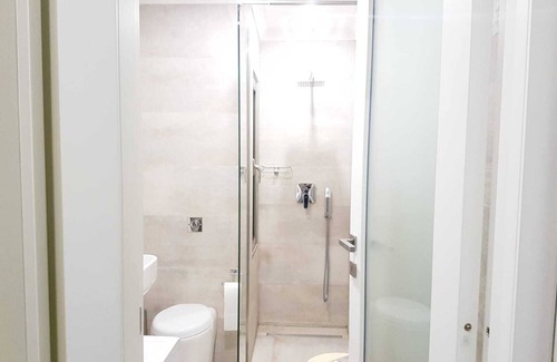 Madliena Apartment | Lovely, Modern Apt 1 min from the sea front