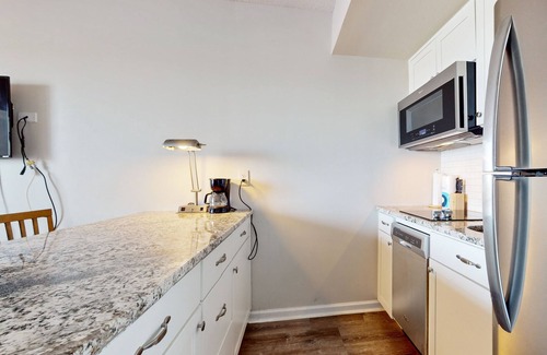 Wilmington Historic District Condo | Lovely Modern Condo w/Balcony - Walk to Riverfront Park