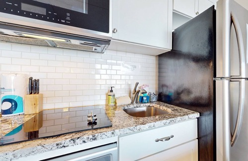 Wilmington Historic District Condo | Lovely Modern Condo w/Balcony - Walk to Riverfront Park