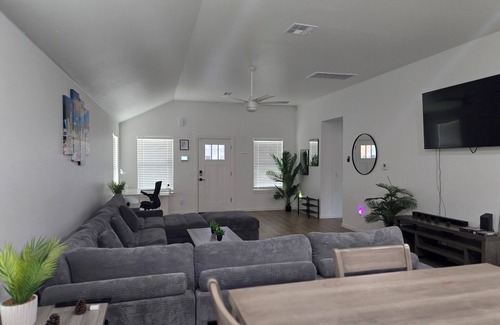 Central Oklahoma City House | Lovely New 3br/2br Home near Downtown/OU/Hospitals/Resort/Arena